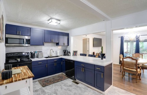 Greenwood House | Updated North Greenwood Cottage < 1 Mi to Dtwn!