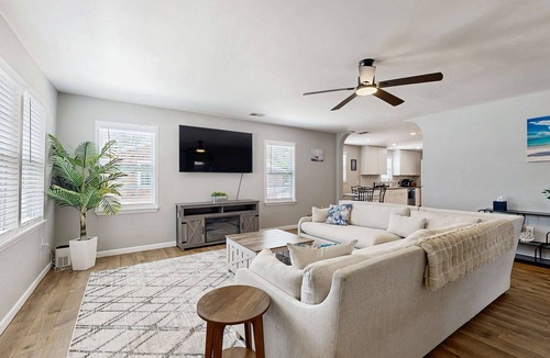 Hanahan House | Updated Pet-Friendly Home Near Park Circle, Charleston & Beaches