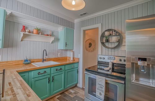 Burton House | Urban Nest Cottage - Book Now!