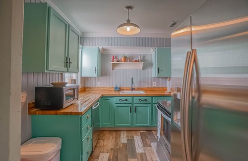 Burton House | Urban Nest Cottage - Book Now!