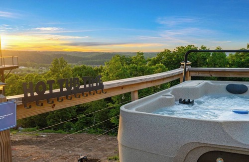 Omaha House | Views! Private Hot tub and Fire Pit! Lux Couple's Retreat