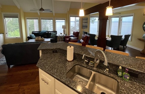 Negreet Villa | Villa 2@Bailey Bluff*4 bedrooms*4.5 bathrooms*Swimming Pool*Large Deck Lakeside