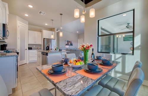 Fort Myers Villa | VILLA MODERN TIMES – HEATED POOL | WATER VIEW | BOAT RENTAL + TOURS VOUCHER INCL.