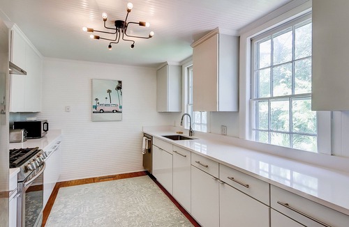 Sullivan's Island House | Vintage island cottage 1 block from beach with fenced yard, porch, & W/D
