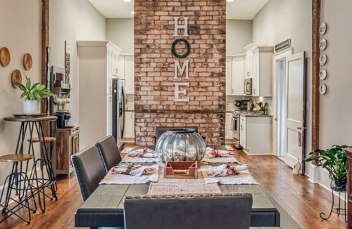 Monroe House | Walk Downtown! Large Pool, Hot tub, Fire pit, Close to EVERYTHING!