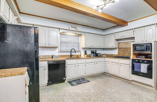 Whitehaven House | Walk to Graceland: Spacious Memphis Home!