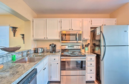 Oceanmarsh Subdivision Condo | Walk to Harbor Island Beach: Cozy St Helena Villa!