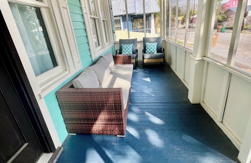 East Biloxi House | Walk to the BEACH and CASINOS! Full RV Hookup - 5 Min to Ocean Springs