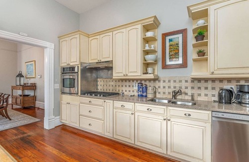 Historic Downtown Savannah House | Walkable, Stunning Historic Victorian/Private Heated Pool/Gated Parking