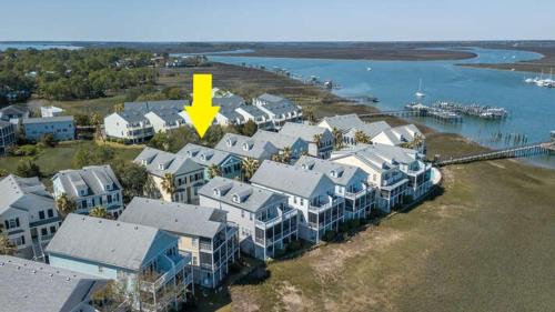Waters Edge House | Water's Edge 103 - Bright 3BR/3BA Townhome - Pool - Fishing Dock