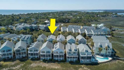 Waters Edge House | Water's Edge 103 - Bright 3BR/3BA Townhome - Pool - Fishing Dock