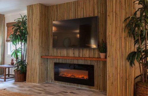 Whitemarsh Island House | Waterfront Jungalow w/Dock & Hot Tub!