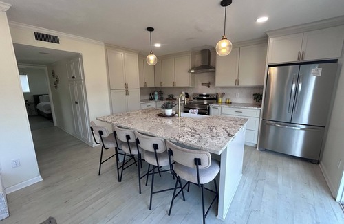 Flowood House | Waterfront Modern Reservoir Retreat with boat dock & fishing pier, Pet Friendly