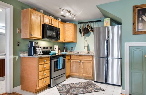 Goose Creek Apartment | Waterfront Retreat Private Hot Tub Dock Fishing A