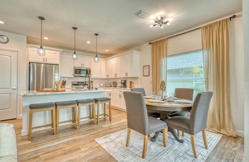 Al Lago Village Villa | Waterview Vacation Retreat Close To Ocean