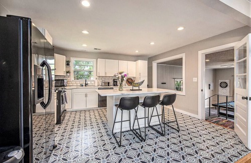 North Charleston House | Waylyn Chic~Very Convenient Location, Pool Table!