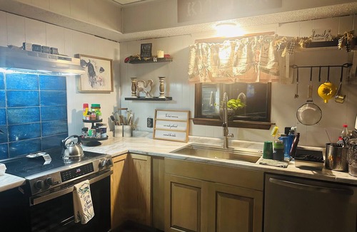 Slidell House | WELCOME to Pirates Harbor! Crab, fish & relax. Rare private boat launch & hoist