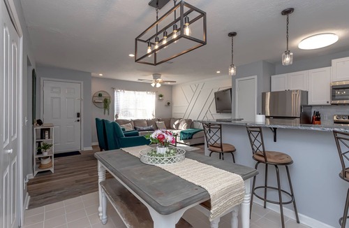 Whitemarsh Island House | Whitemarsh Oasis: Stylish 3 BR King with Hot Tub! Minutes to DT & Beach! ❤️ Pets!