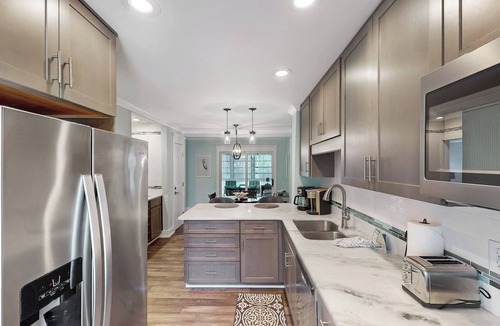 Isle of Palms House | Wild Dunes beach home-waterway view, screened porch, walk to shops!