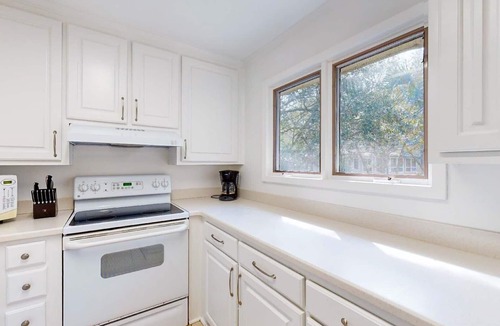 Twin Oaks House | Wild Dunes near beach home-Dining, Golf, Tennis- lagoon/golf view, sleeps 8!
