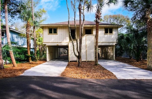 Twin Oaks House | Wild Dunes near beach home-Dining, Golf, Tennis- lagoon/golf view, sleeps 8!