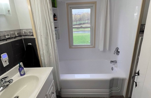 Chelsea Bed & Breakfast | Windswept Acres Northeast Room - Charming Homestay in Chelsea with WiFi & ponds