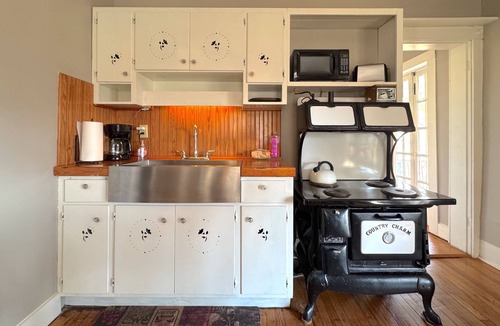 Eureka Springs Historic District House | Wishing Star Townhouse on Spring Street