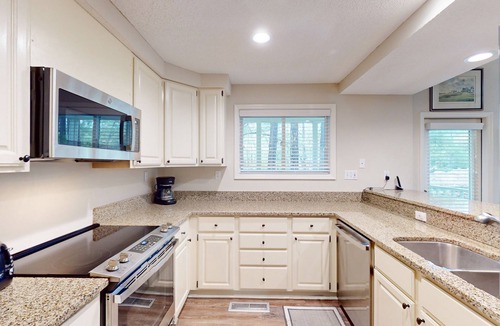 Palmetto Dunes Villa | Wonderfully Updated Two Bedroom Villa Close to Pool and Beach!