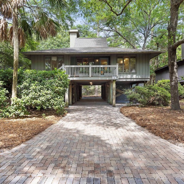 Cozy Kiawah Cottage with Community Pool in Prime Location!