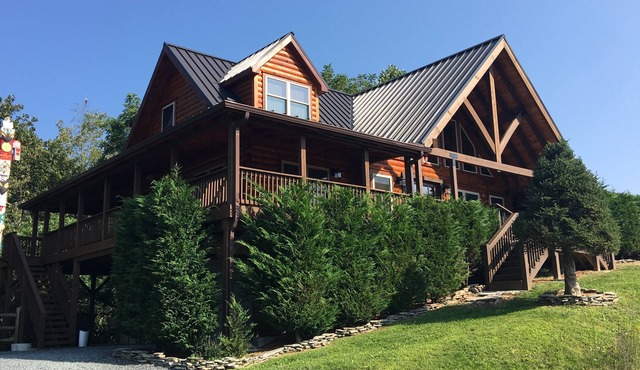 1 Appalachian Sky - Beautiful home with hot tub, amazing views, pool table, theater room! in Vilas