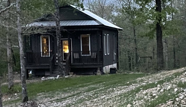 1-bedroom vacation home near Lake Catherine State Park