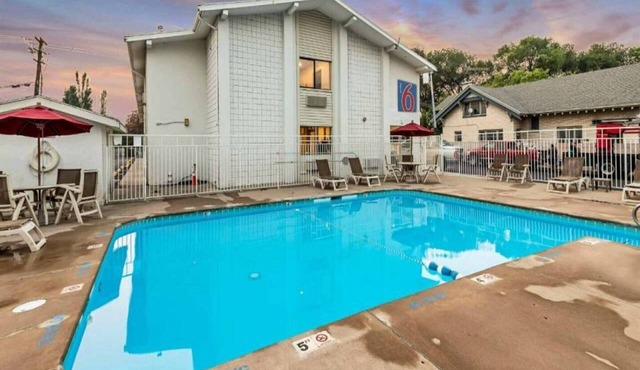 1 Full Bed | Non-Smoking in Ogden