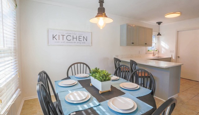 10 Minutes to Beach & Downtown! Renovated Dog Friendly Home w/Bunk Bedroom & Fenced Backyard