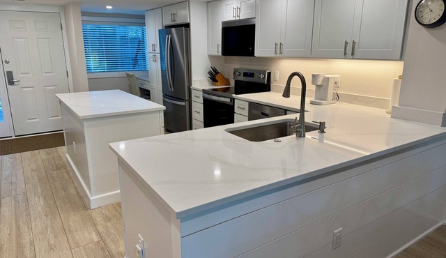 117 Greens-Updated 2BR w/Golf Views & Steps to Beach