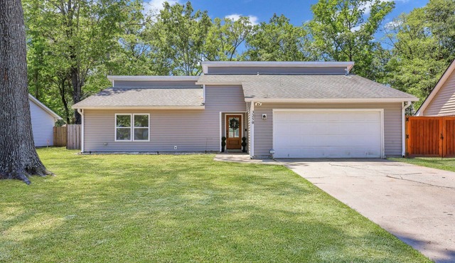 15 minutes from CHS airport 20 minutes from Downtown 35 minutes from beaches.