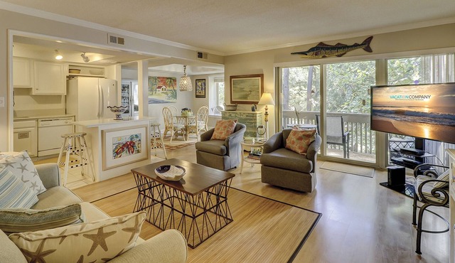1662 Bluff Villa - Just a short walk to the Beach and the South Beach Marina
