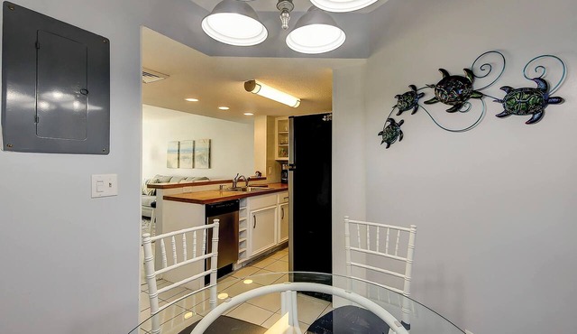 1st-floor condo with beach access, patio, & outdoor pool - snowbirds welcome