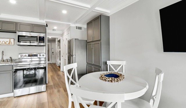 1st Floor Perfection - Beach and Tennis Oceanfront Resort - Like New - C145