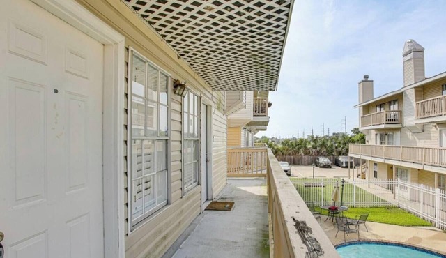 2-bedroom apartment in charming Kenner with AC for relaxing stays in Kenner