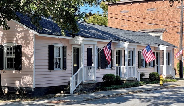 2 BR Gem on Taylor Street, Heart of Historic Savannah, Walk Everywhere!
