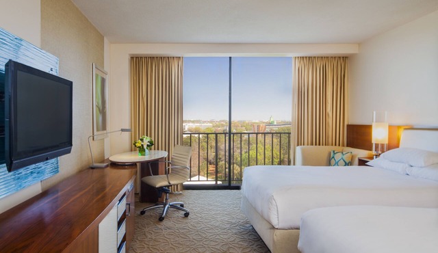 2 Connecting Suites at a 4⭐️ Hotel in Orlando