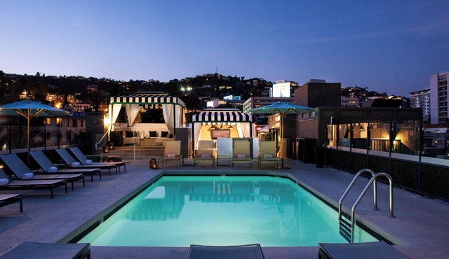 2 Elegant King Suite Balcony near Sunset Strip, Nightlife & Dining Access in West Hollywood