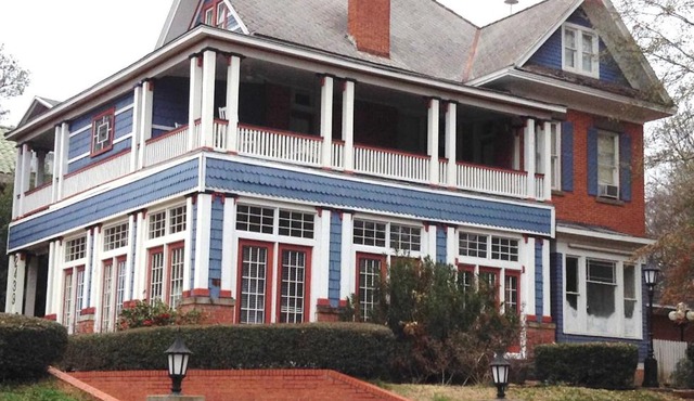 2439 Fairfield "A Bed and Breakfast"