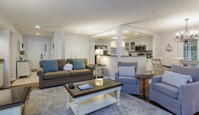 246 Evian Villas: Beautiful 2 Bedroom, Free Bikes, Pool, Tennis, Pet Friendly