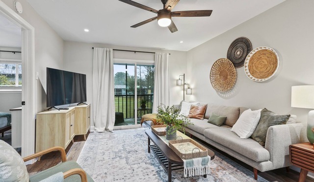 2bd/2ba Condo * Renovated * Dogs Welcome * Condo in Savannah*30+ day stay *Pool