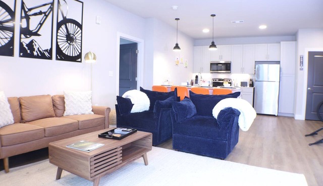 2BR/2BA Apt. Near Lift, Walmart Campus & Amp, with In-Unit Bike Storage
