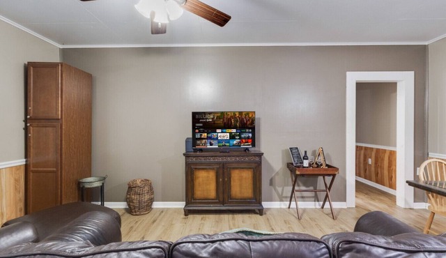 2br w/A KING Bed right off Hwy 90 + Wifi