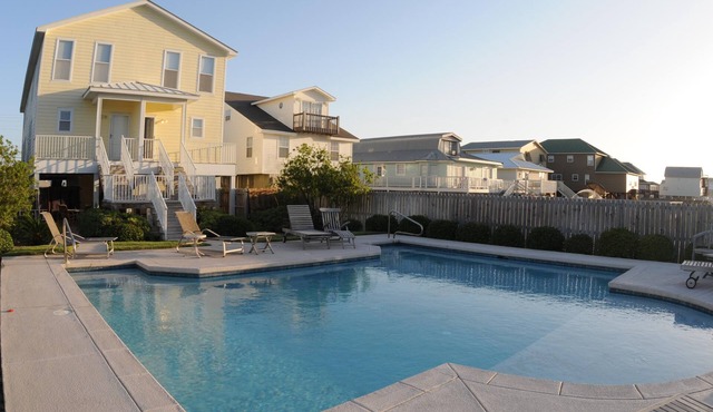 3 Bedroom/3 Bath With Gorgeous Pool Steps Away From Beach. Pet Friendly! in Gulf Shores