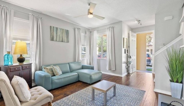 3 Bedrooms/2.5 Bathrooms/Crestwynd Bay (7614LI)