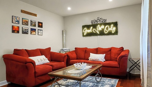 3 BR Great Discounts, Good Vibes Only, South Coast Home - Clean & Safe